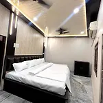 Durga P Guest House Near Harishchandra Ghat