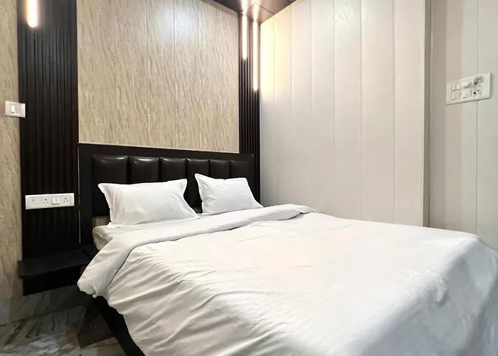 Durga P Guest House Near Harishchandra Ghat